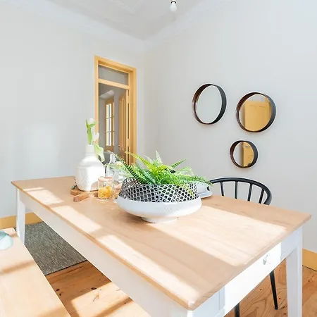 Renovated In Central Belem 15 Minutes From The River リスボン