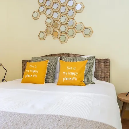 Renovated In Central Belem 15 Minutes From The River リスボン